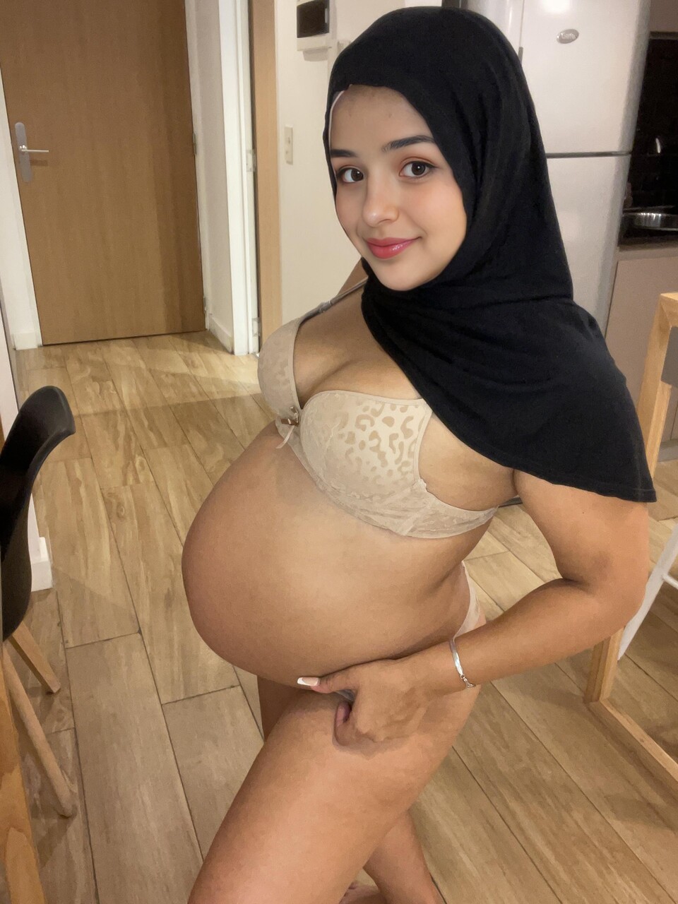 OnlyFans Pregnant Pari Nude Images