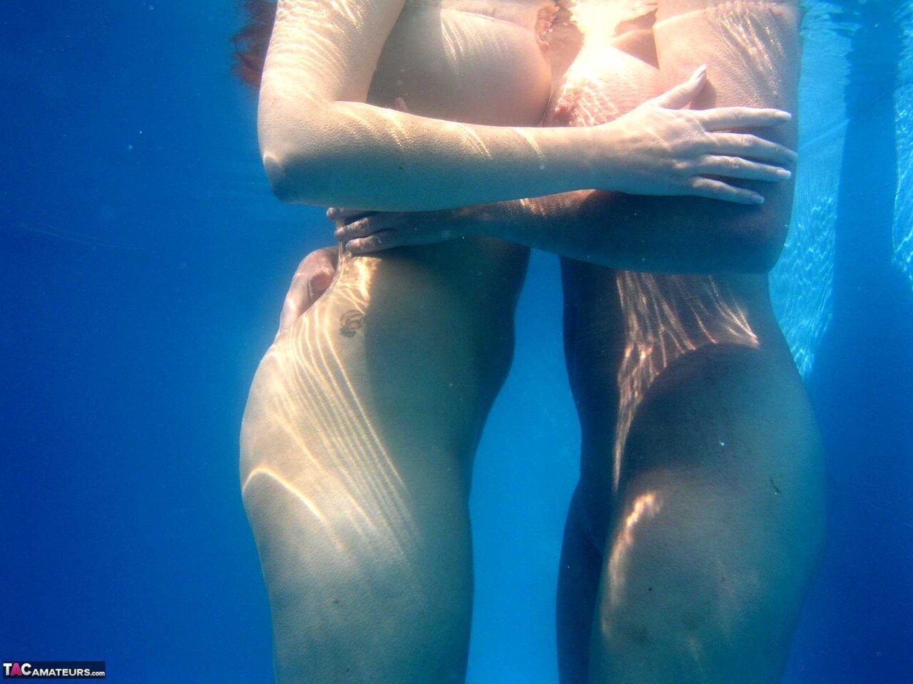 Older couple Tiffany Pearl & signature have sex underwater in a pool