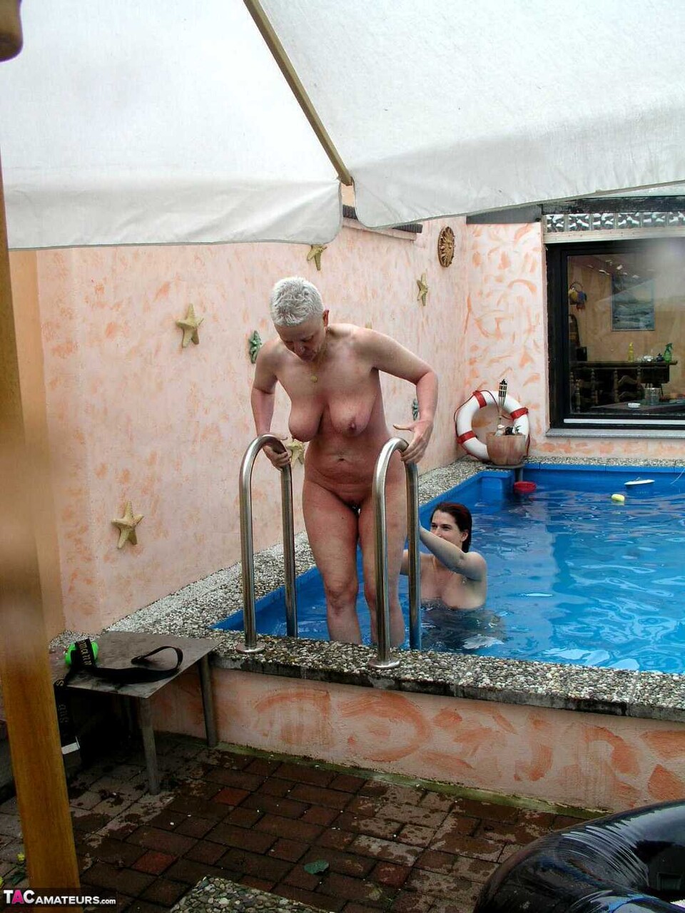 Older couple Tiffany Pearl & signature have sex underwater in a pool