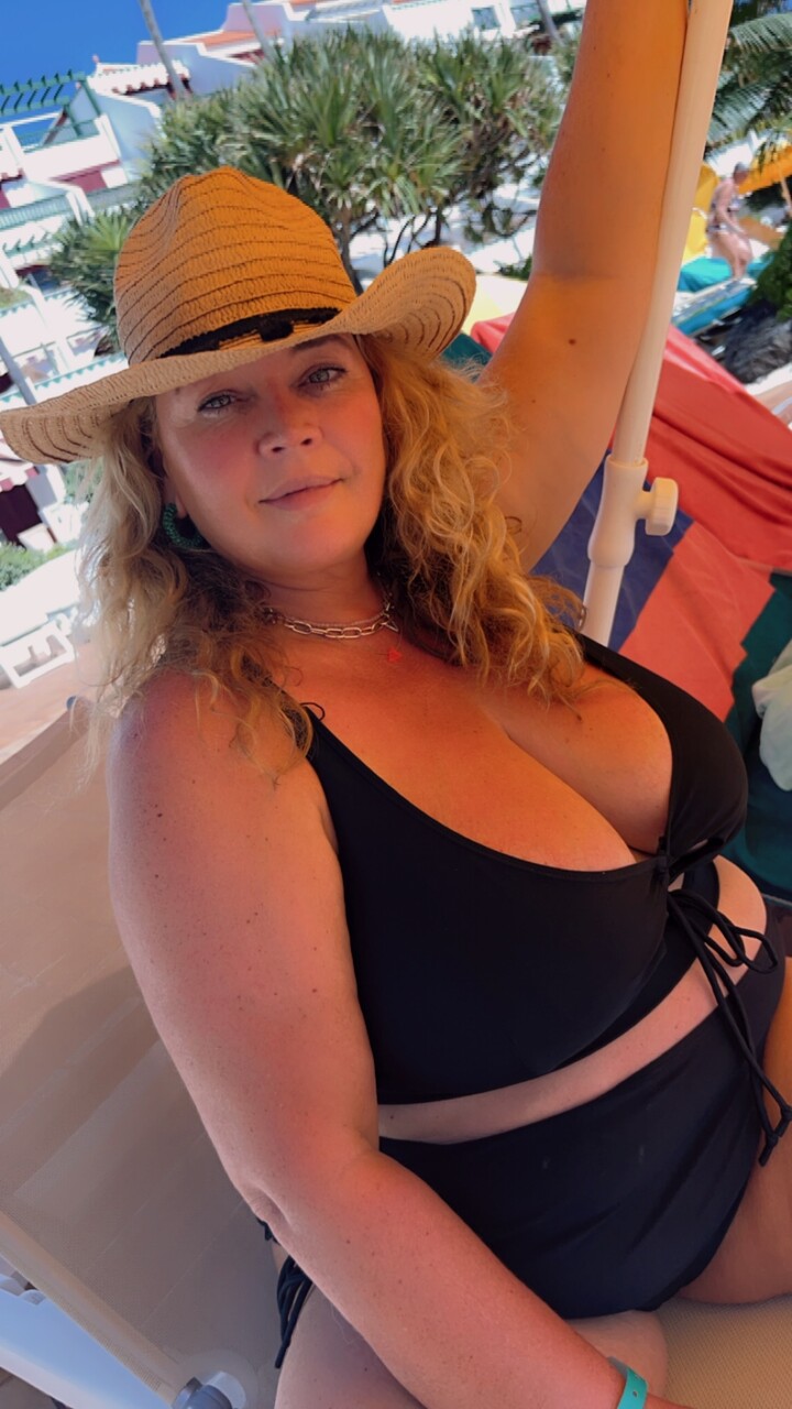 OnlyFans Dutch Curves In Heels Hot Porn Pics