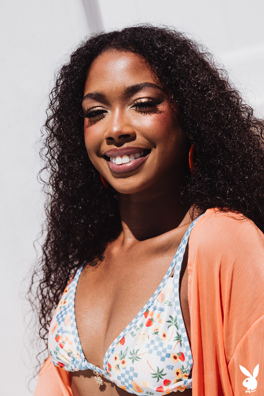 Sexy black girl with curly hair gets naked in a confident manner