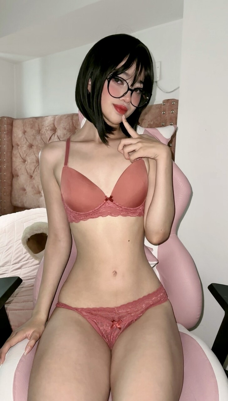 Cute young Asian girl shows her great ass while sporting glasses