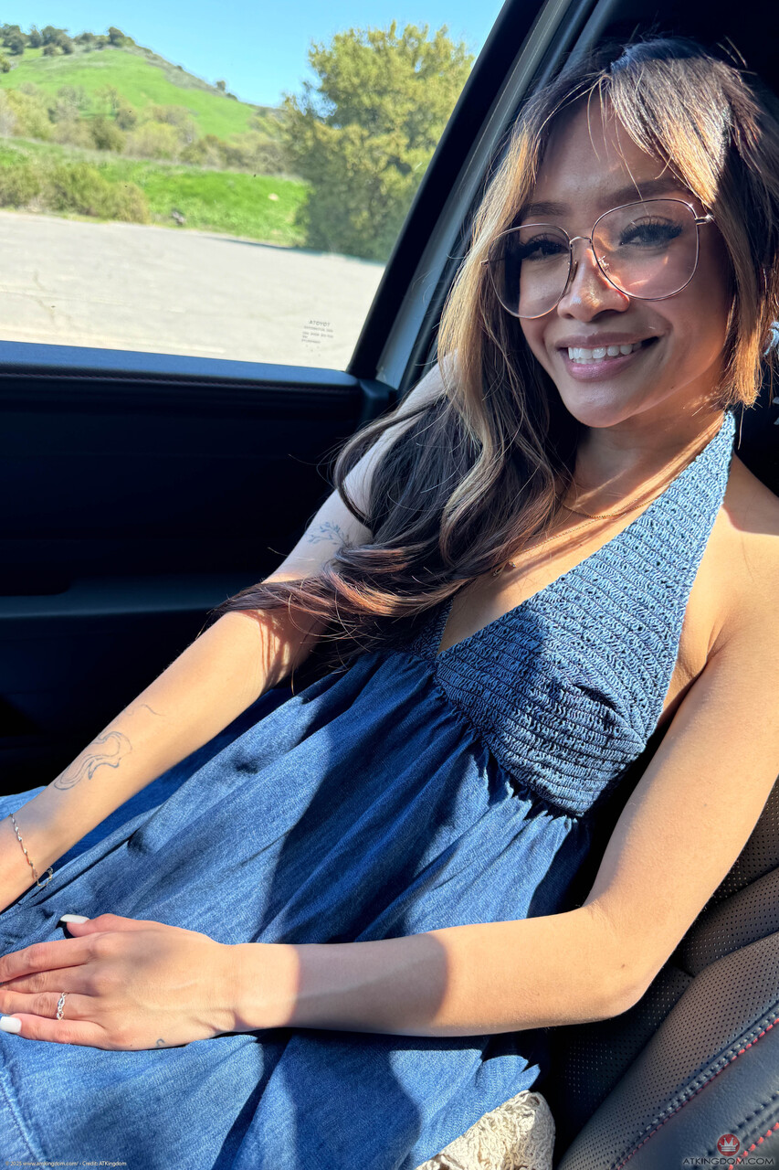 Amateur chick stretches in the nude before a vacation to Malibu