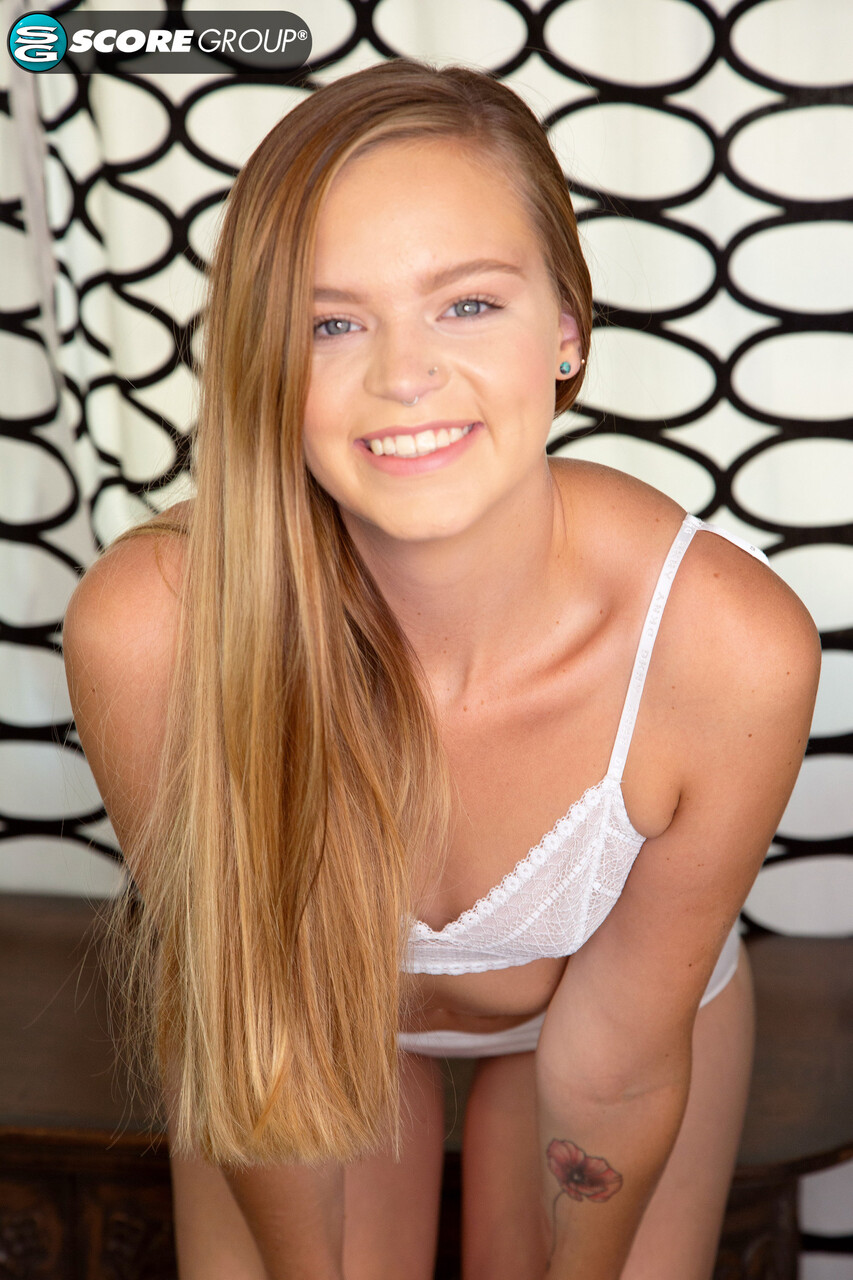 Porn Megaload featuring Mandy Summers Hot Pics