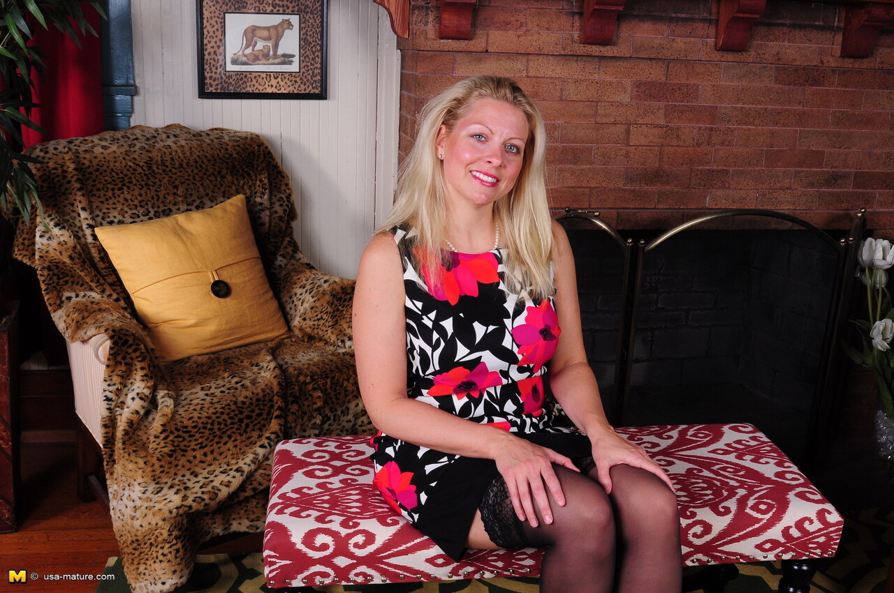 Older amateur takes off her dress while wearing a black brassier and nylons