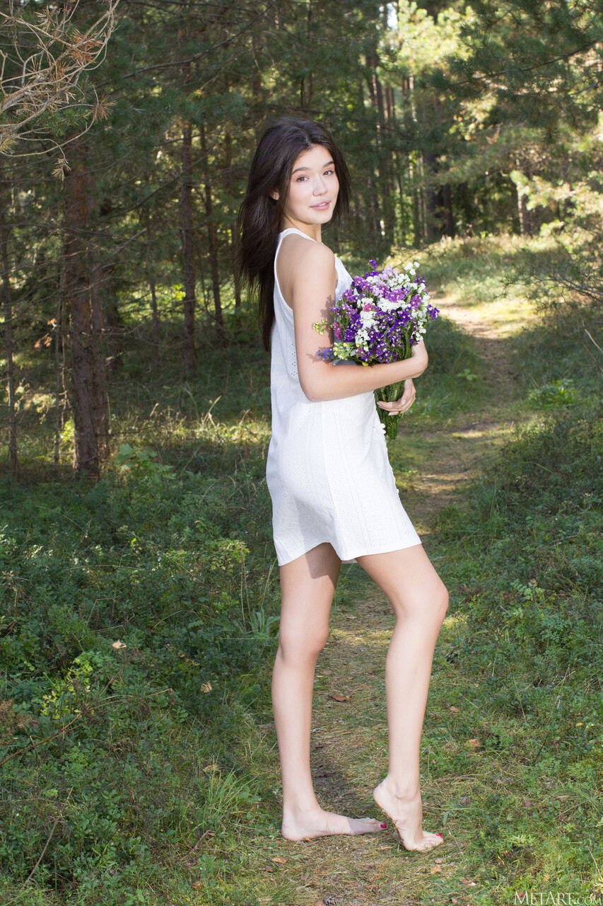 Young beauty strips to her birthday suit and poses naked in the woods