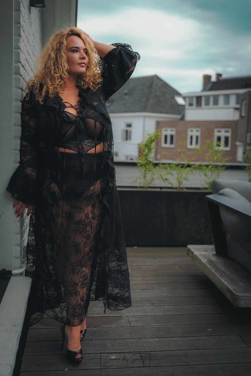 OnlyFans Dutch Curves In Heels Hot XXX