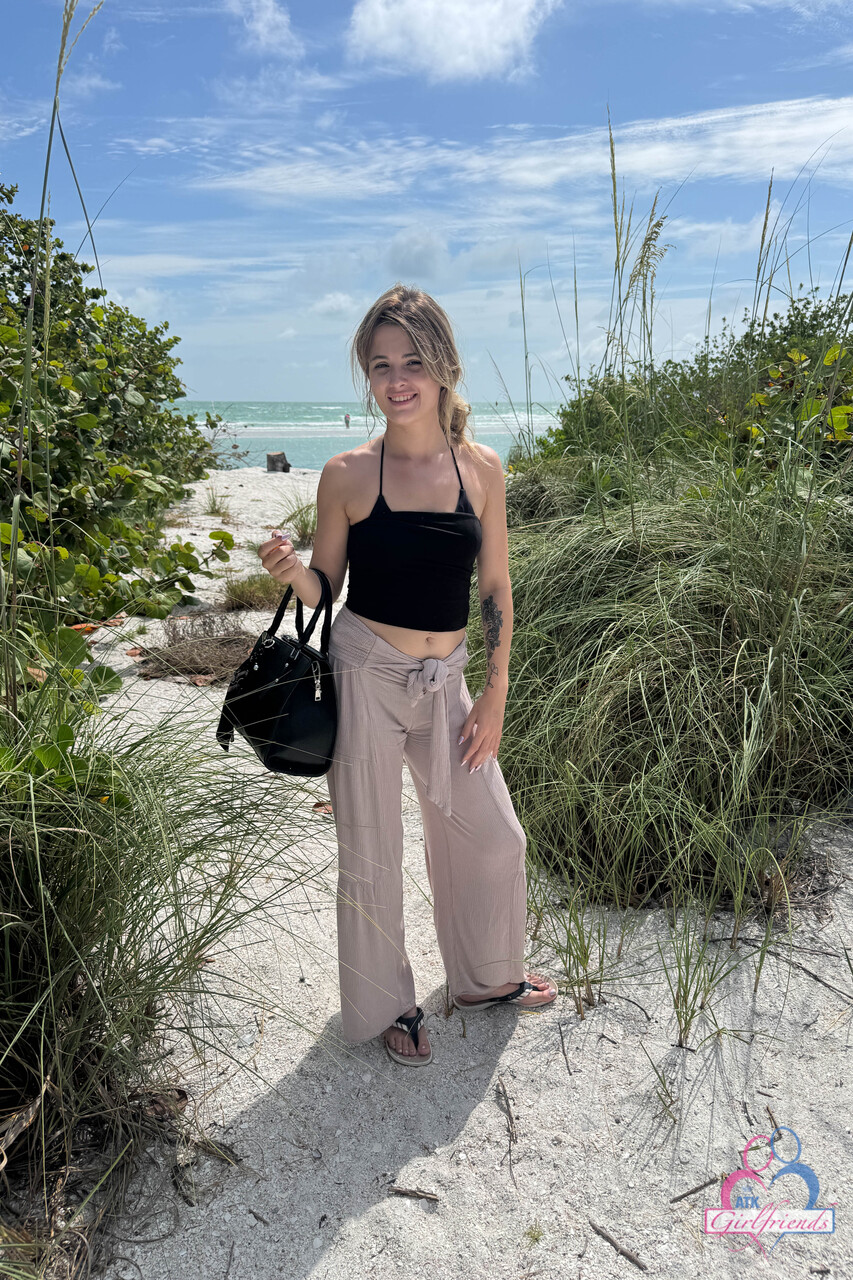 Amateur model Nicole Nichols shows off her pretty feet during a solo gig