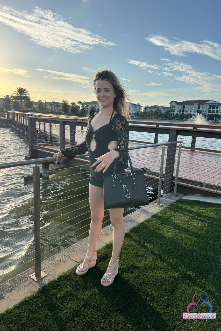 Amateur model Nicole Nichols shows off her pretty feet during a solo gig