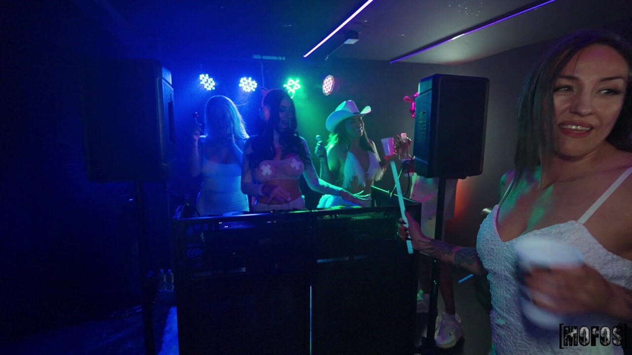 White girl fucks a guy while partying with a bunch of other girls