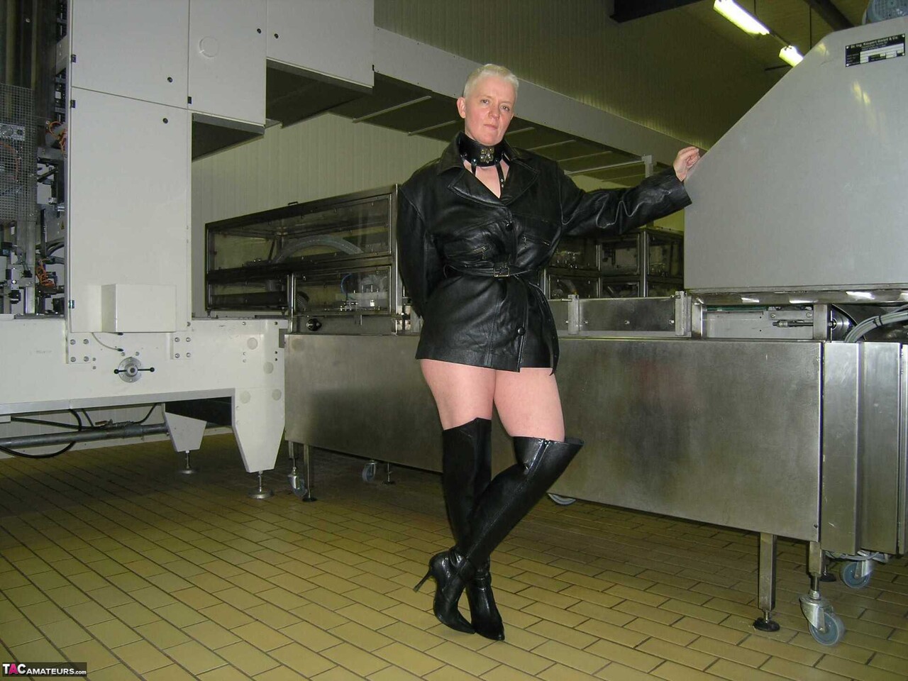 Blonde amateur Tiffany Pearl takes off her leather raincoat in a kitchen
