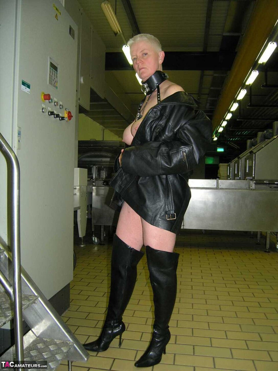 Blonde amateur Tiffany Pearl takes off her leather raincoat in a kitchen
