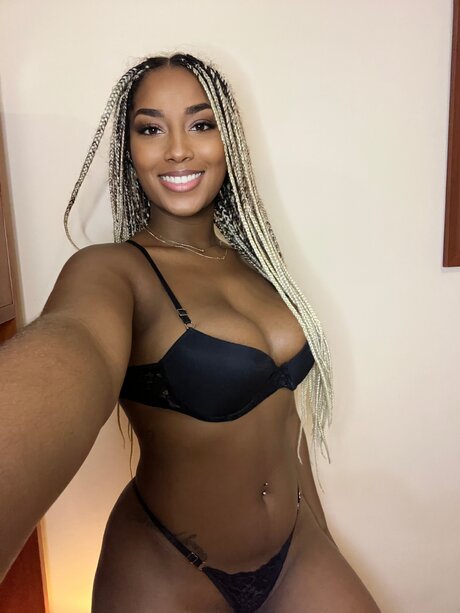 OnlyFans Laila Santiagoo Nude Photos